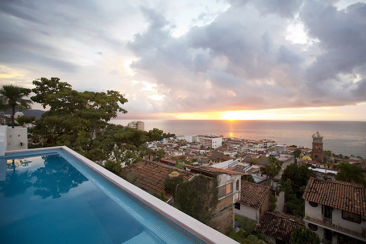 hoteles-boutique-de-mexico-hotel-luna-liquida-puerto-vallarta-terraza-atardecer hoteles-boutique-de-mexico-hotel-luna-liquida-puerto-vallarta-terraza-atardecer