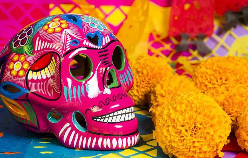 Los colores, aromas y tradición del día de muertos