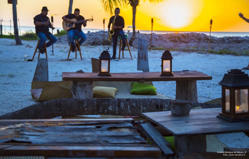 Cena primitiva en Isla Holbox