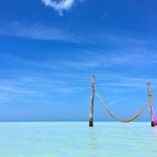 Hammocks in the middle of the sea? It is possible! Discover where