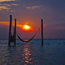 Hammocks in the middle of the sea? It is possible! Discover where…