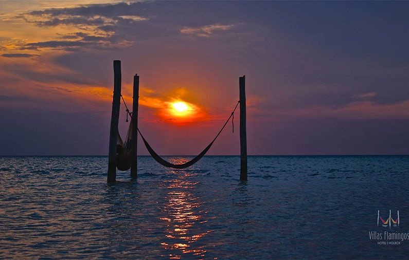 Hammocks in the middle of the sea? It is possible! Discover where…
